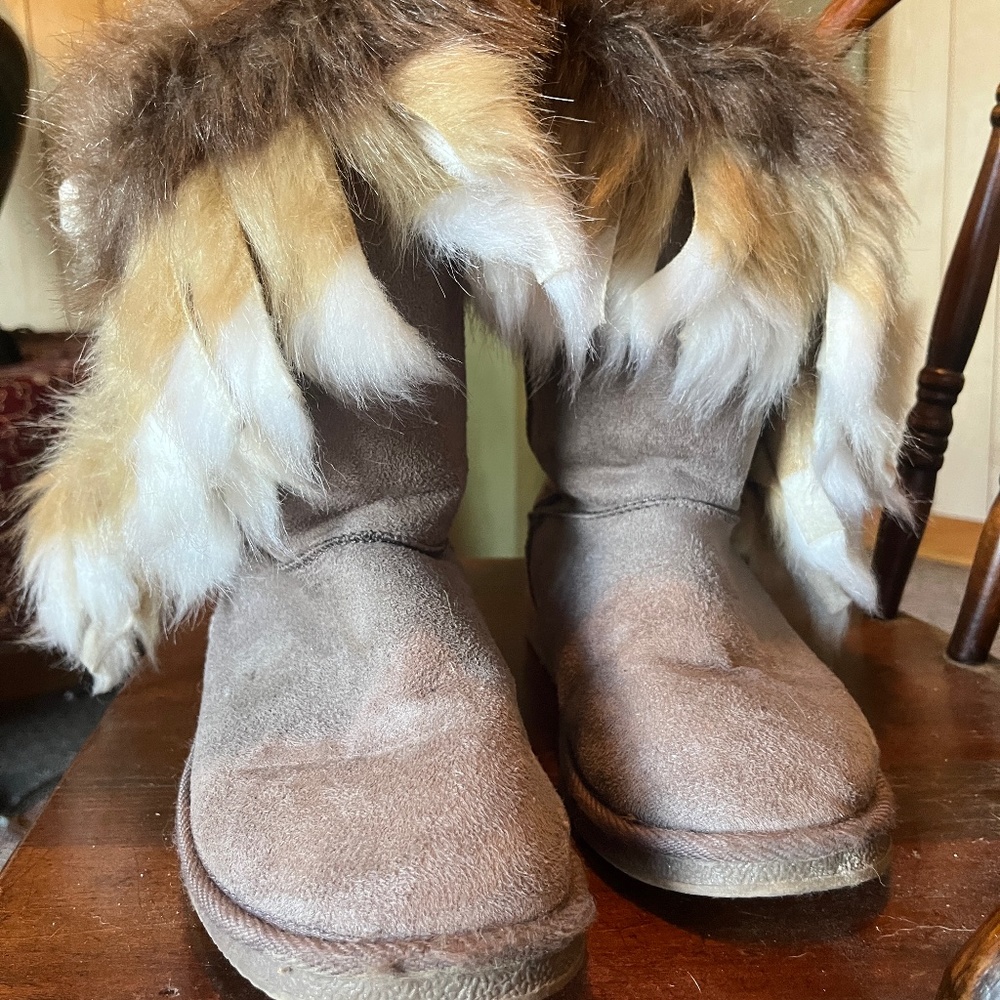 Fur boots